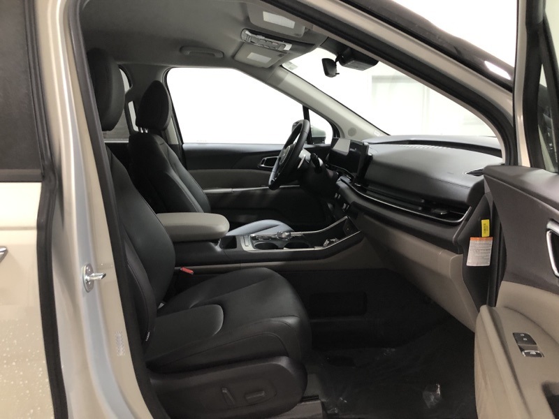 2026 Kia Carnival EX photo 13