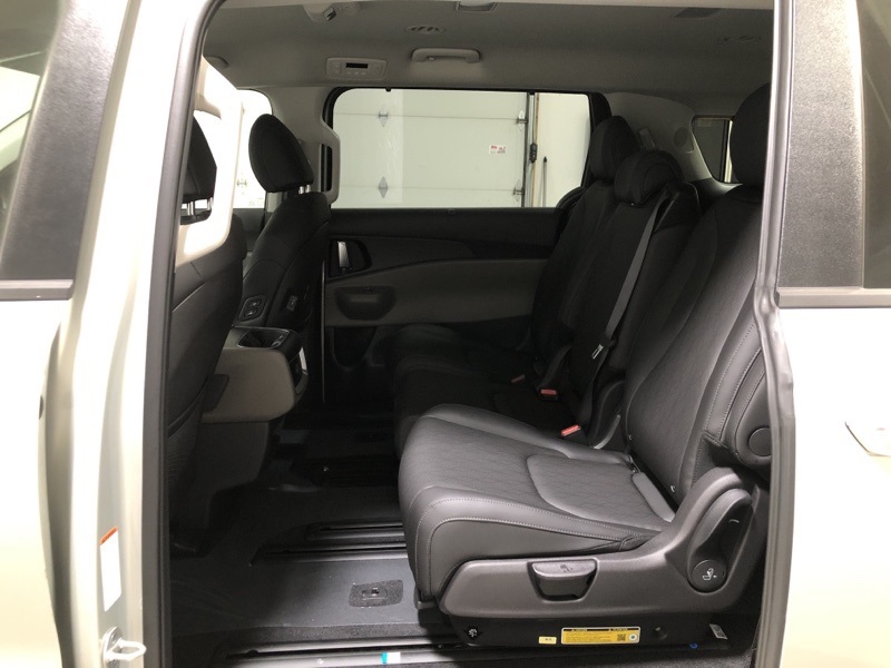 2026 Kia Carnival EX photo 16