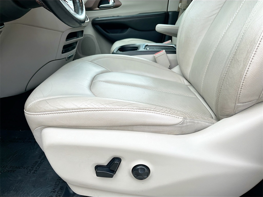 2019 Chrysler Pacifica Touring Plus photo 17