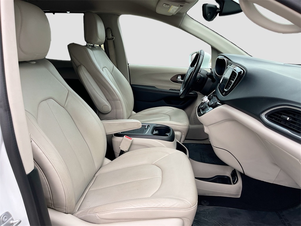 2019 Chrysler Pacifica Touring Plus photo 28