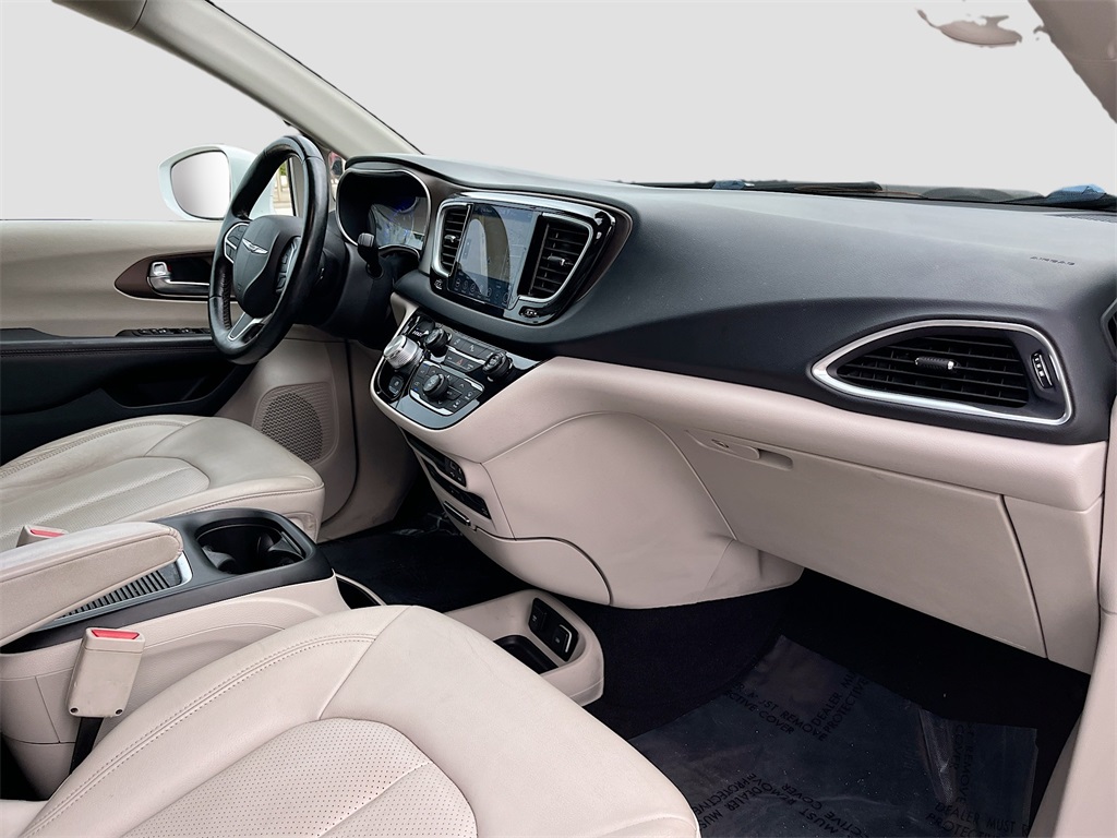 2019 Chrysler Pacifica Touring Plus photo 29
