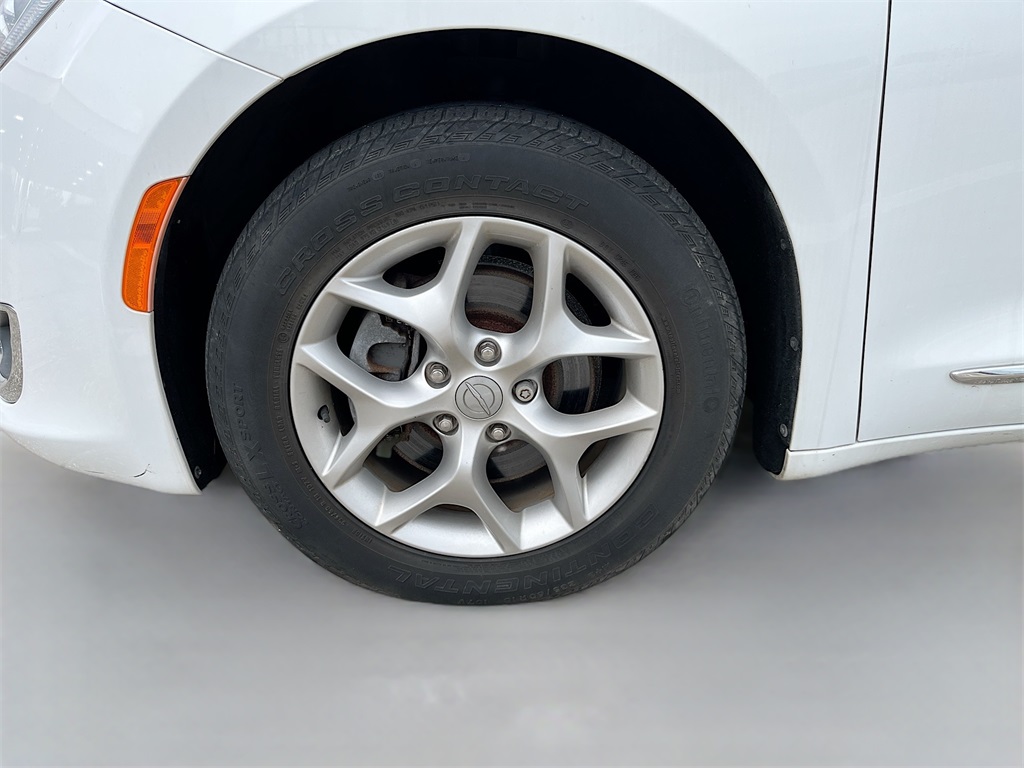 2019 Chrysler Pacifica Touring Plus photo 31