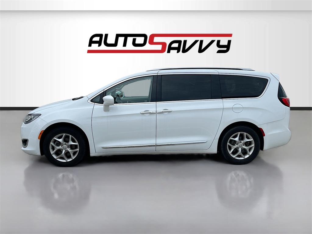 2019 Chrysler Pacifica Touring Plus photo 3