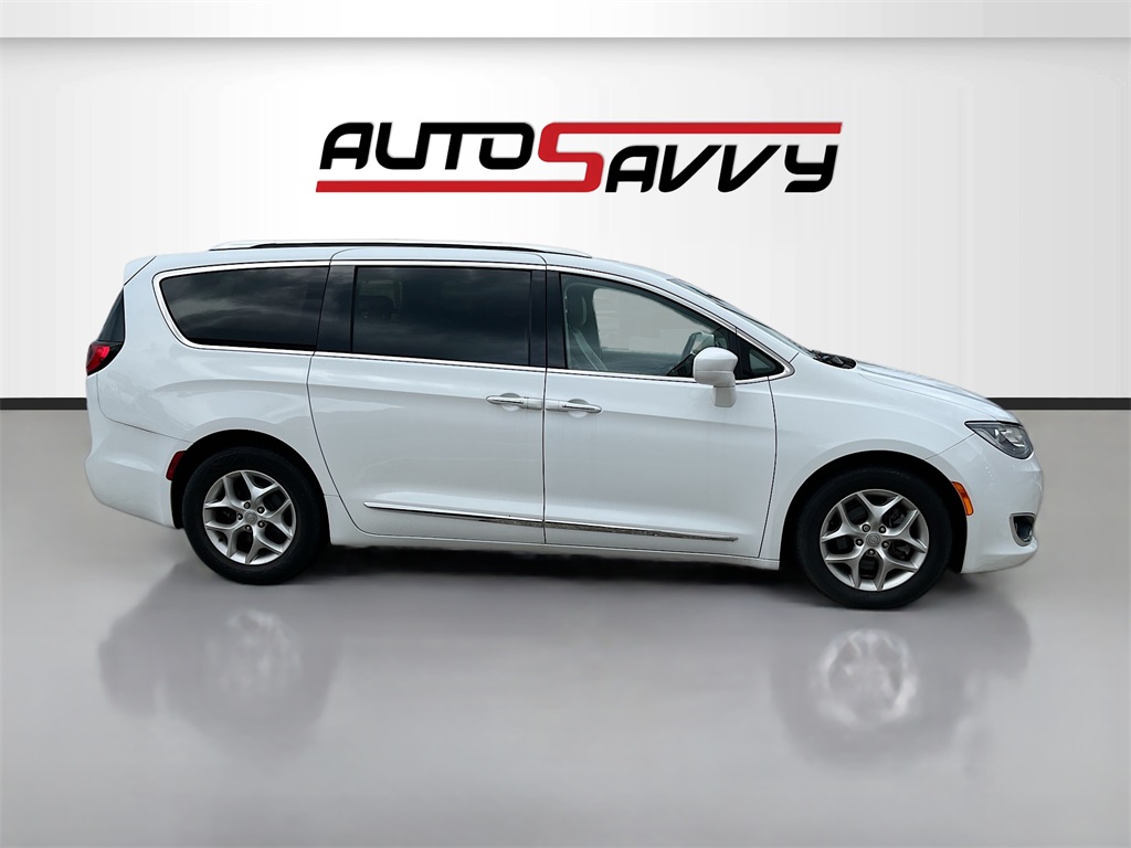 2019 Chrysler Pacifica Touring Plus photo 7