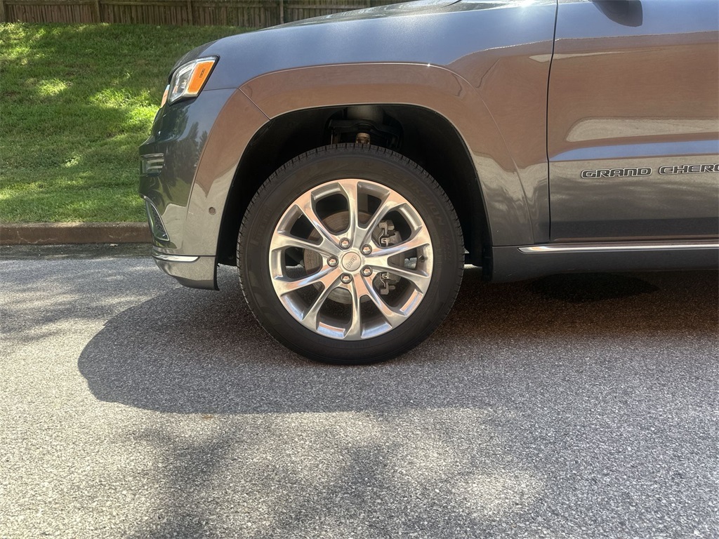 Grand Cherokee Summit