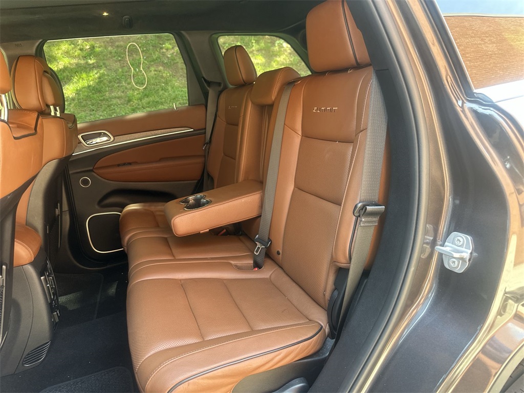 Grand Cherokee Summit