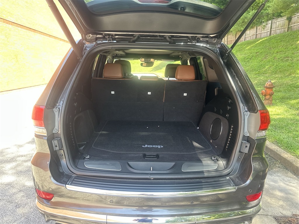 Grand Cherokee Summit
