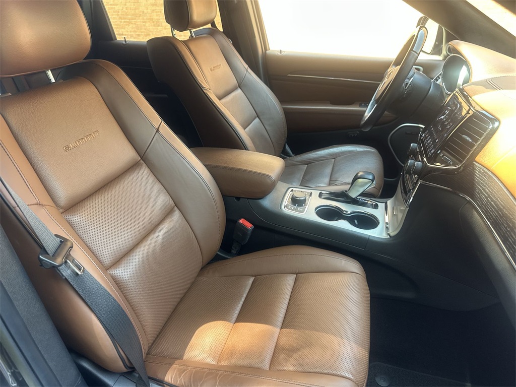 Grand Cherokee Summit