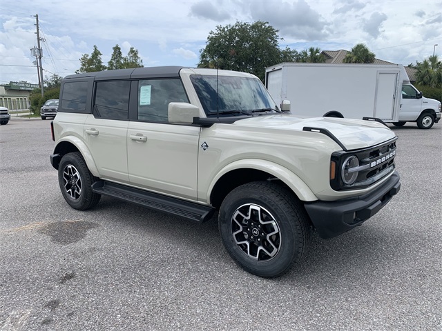 2025 Desert Sand Ford Bronco Outer Banks 4X4 SUV