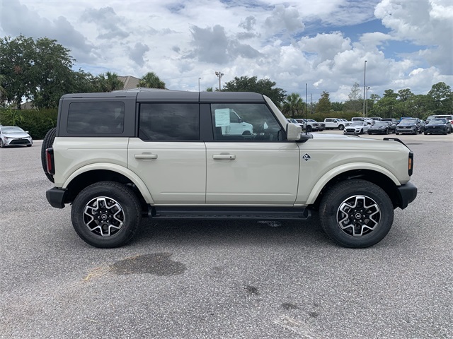 2025 Desert Sand Ford Bronco Outer Banks 4X4 SUV