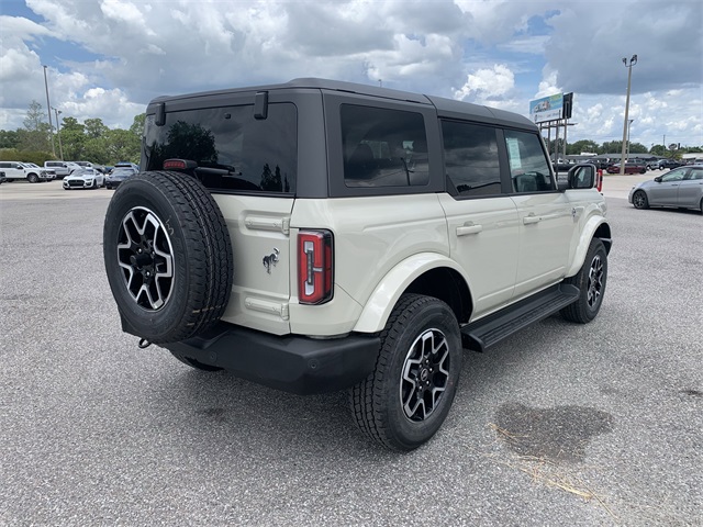 2025 Desert Sand Ford Bronco Outer Banks 4X4 SUV