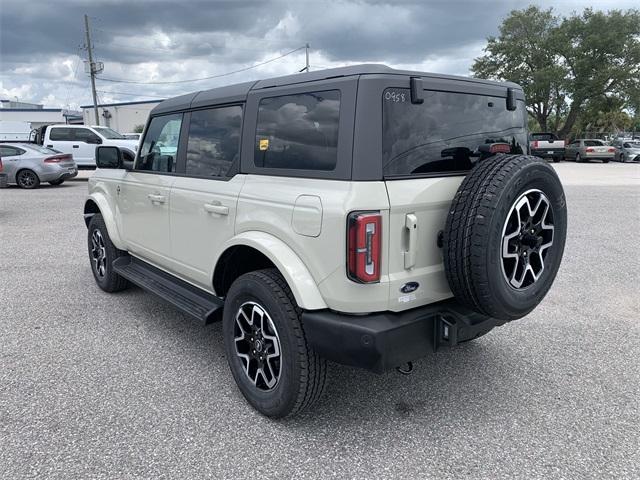 2025 Desert Sand Ford Bronco Outer Banks 4X4 SUV