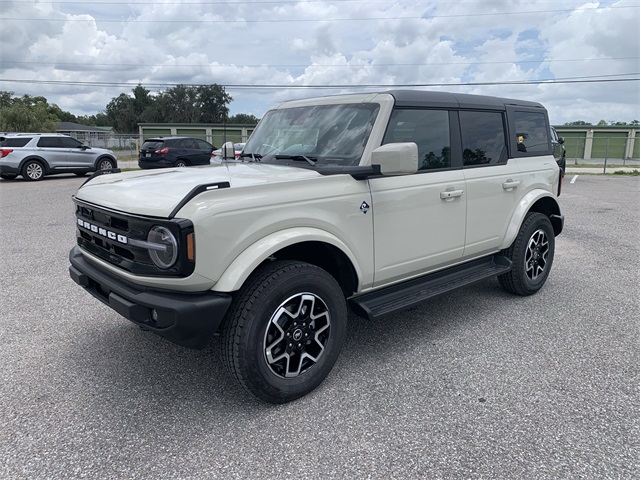 2025 Desert Sand Ford Bronco Outer Banks 4X4 SUV