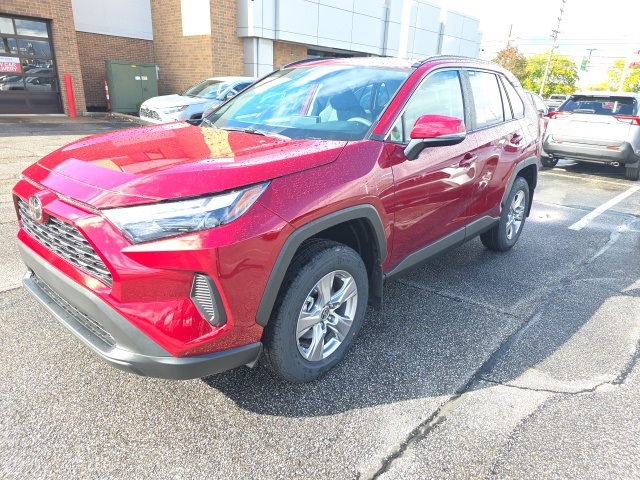 2025 Toyota RAV4 XLE photo 3