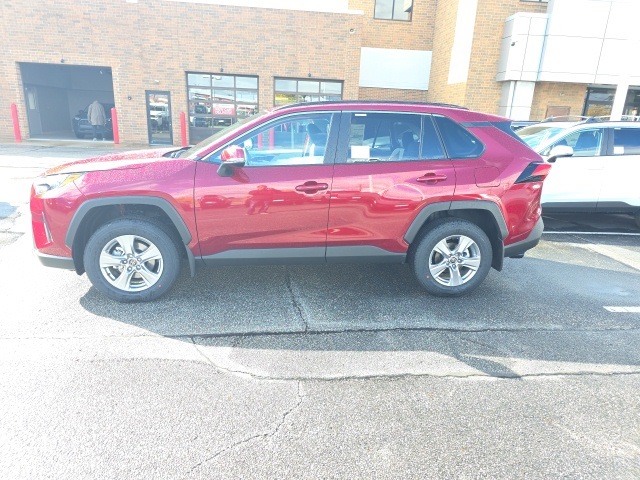 2025 Toyota RAV4 XLE photo 4