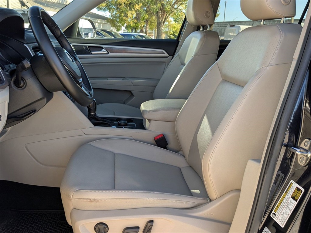 2019 Volkswagen Atlas V6 SE Technology R-Line photo 12