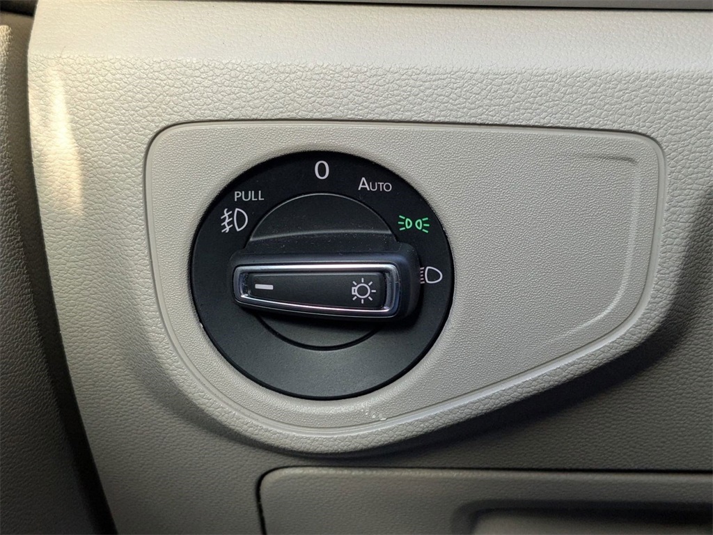 2019 Volkswagen Atlas V6 SE Technology R-Line photo 14