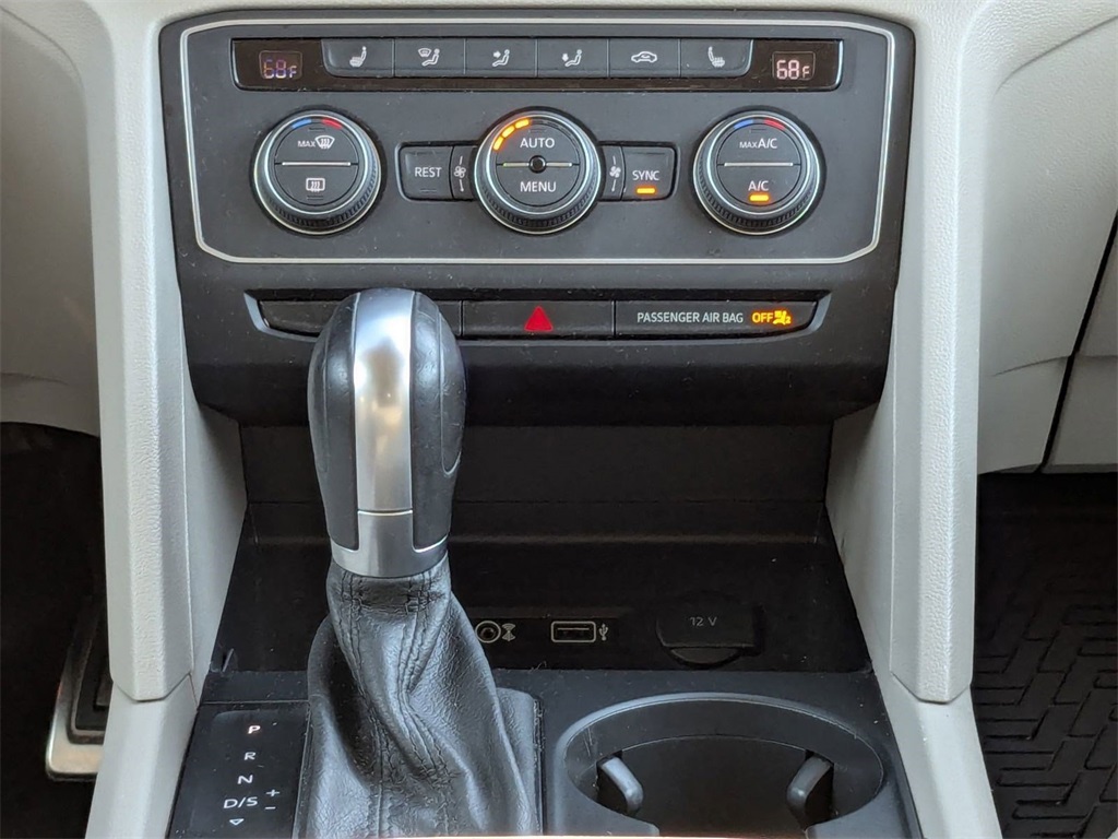 2019 Volkswagen Atlas V6 SE Technology R-Line photo 18