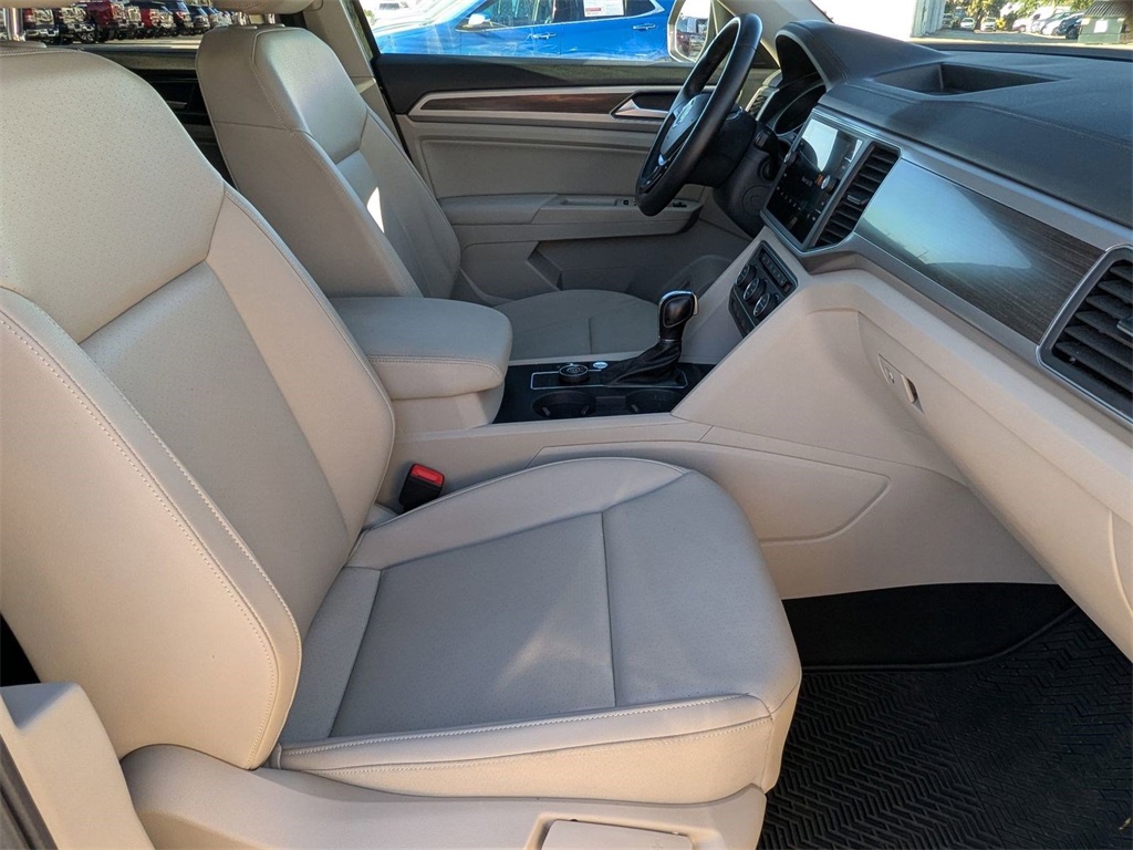 2019 Volkswagen Atlas V6 SE Technology R-Line photo 25