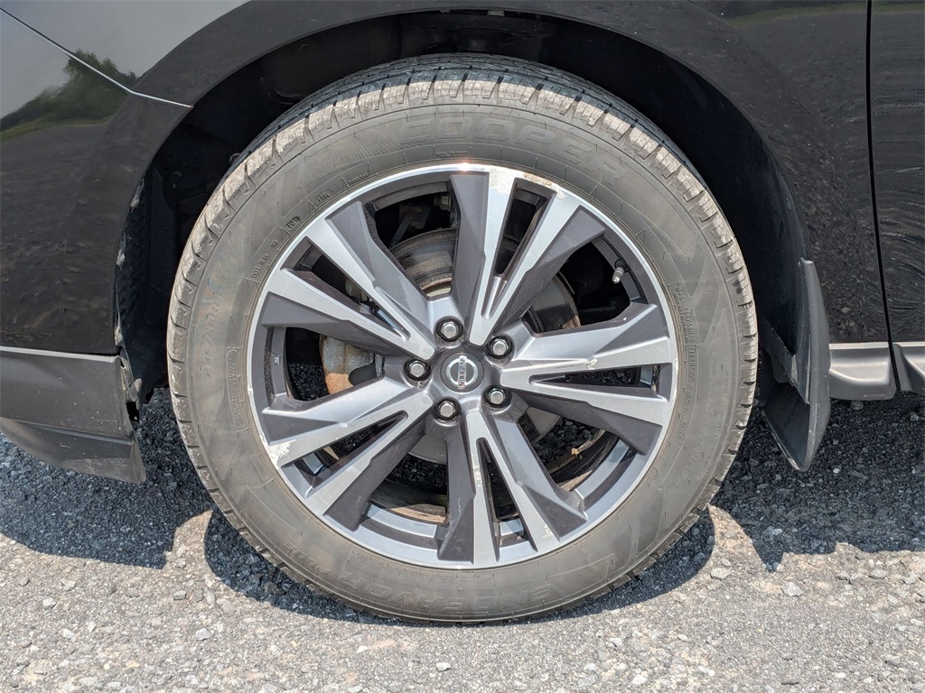 2020 Nissan Pathfinder Platinum photo 11