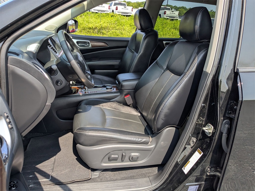 2020 Nissan Pathfinder Platinum photo 13
