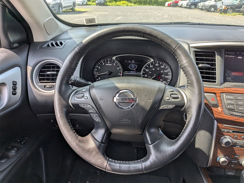2020 Nissan Pathfinder Platinum photo 16