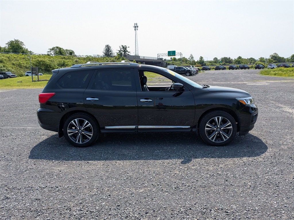 2020 Nissan Pathfinder Platinum photo 2