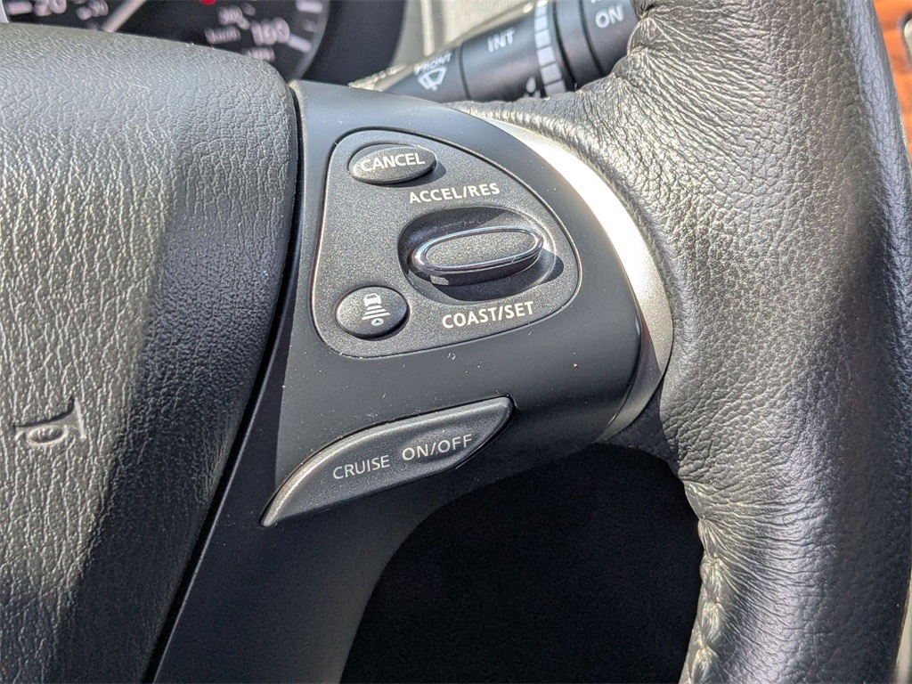 2020 Nissan Pathfinder Platinum photo 18
