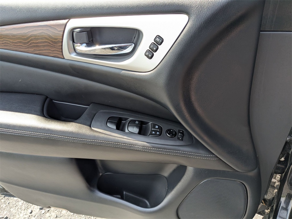 2020 Nissan Pathfinder Platinum photo 24