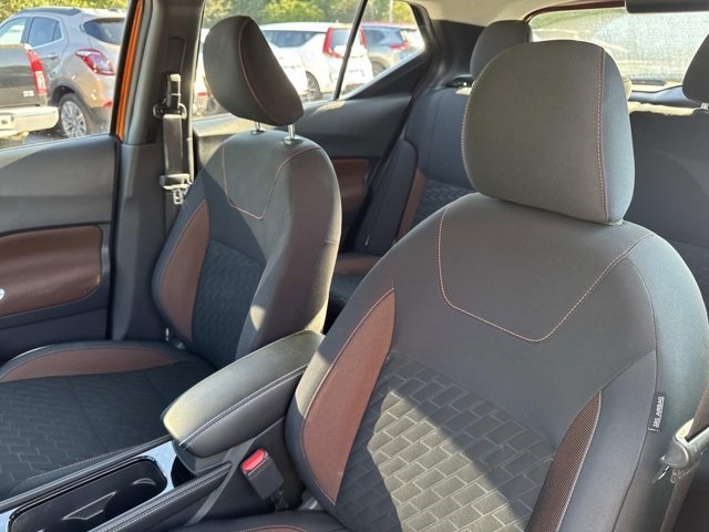 2022 Nissan Kicks SR photo 10