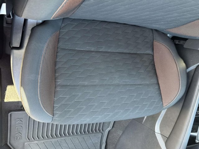 2022 Nissan Kicks SR photo 13