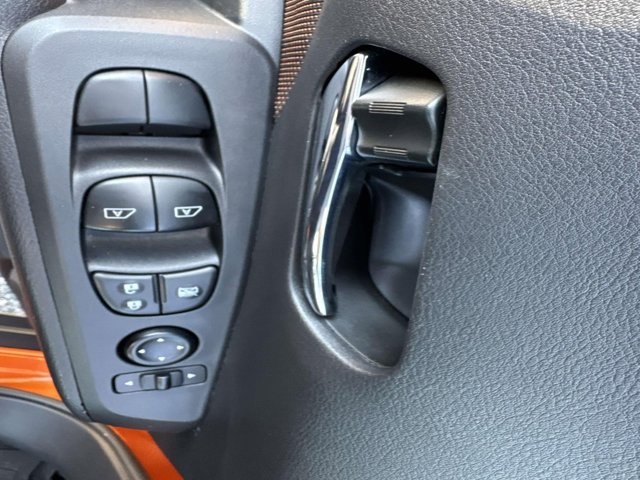 2022 Nissan Kicks SR photo 8