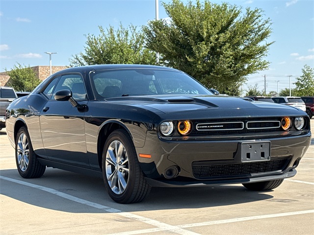 2023 Dodge Challenger SXT photo 2