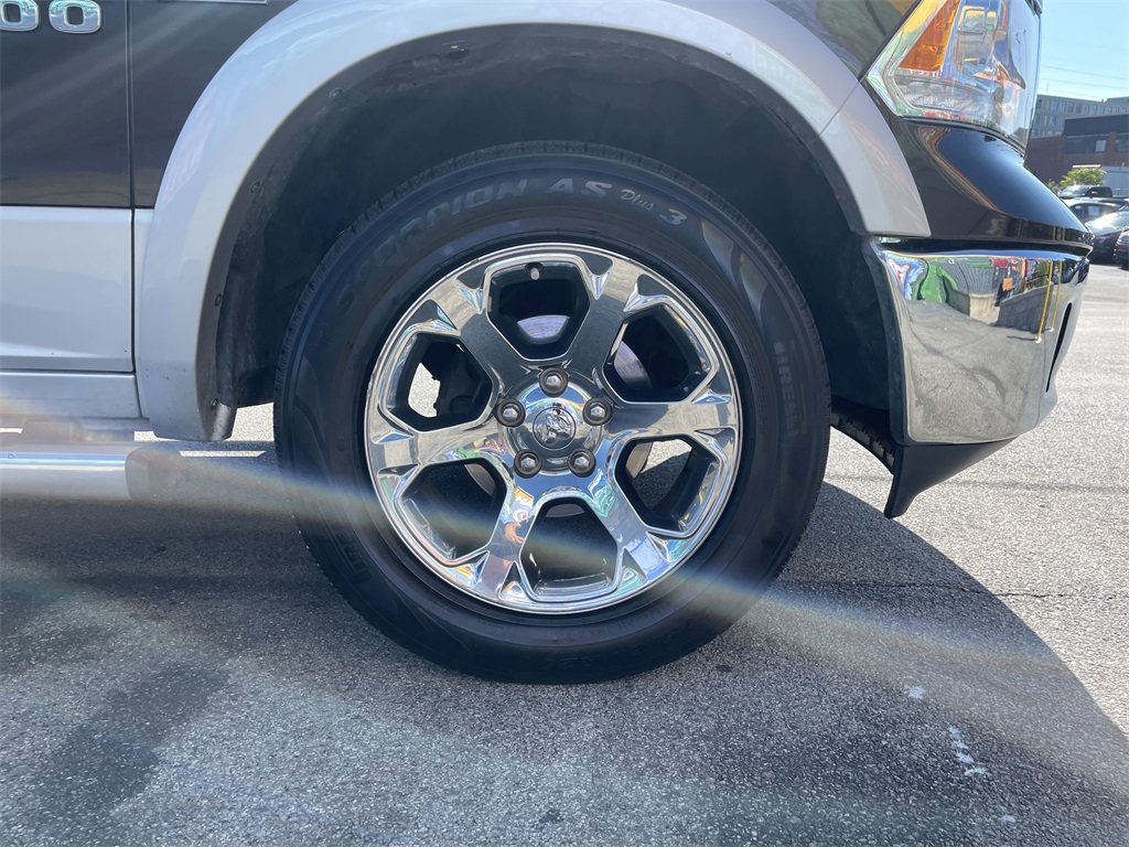 2017 Ram 1500 Laramie photo 9