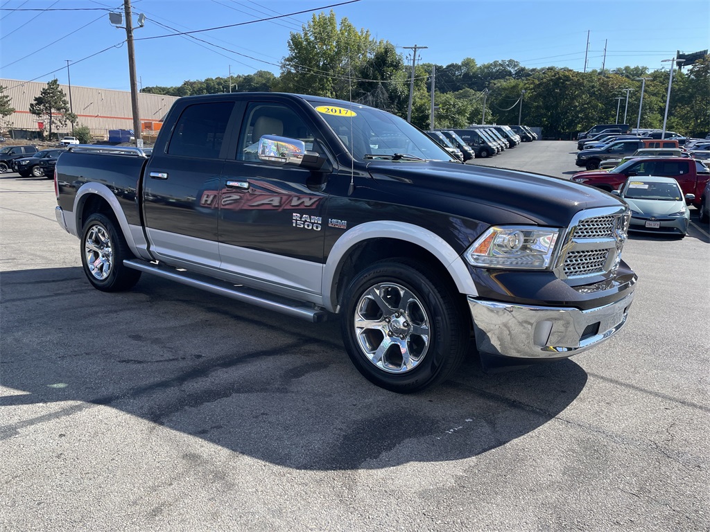 2017 Ram 1500 Laramie photo 4