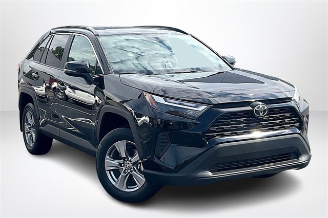 2025 Toyota RAV4 XLE's photo