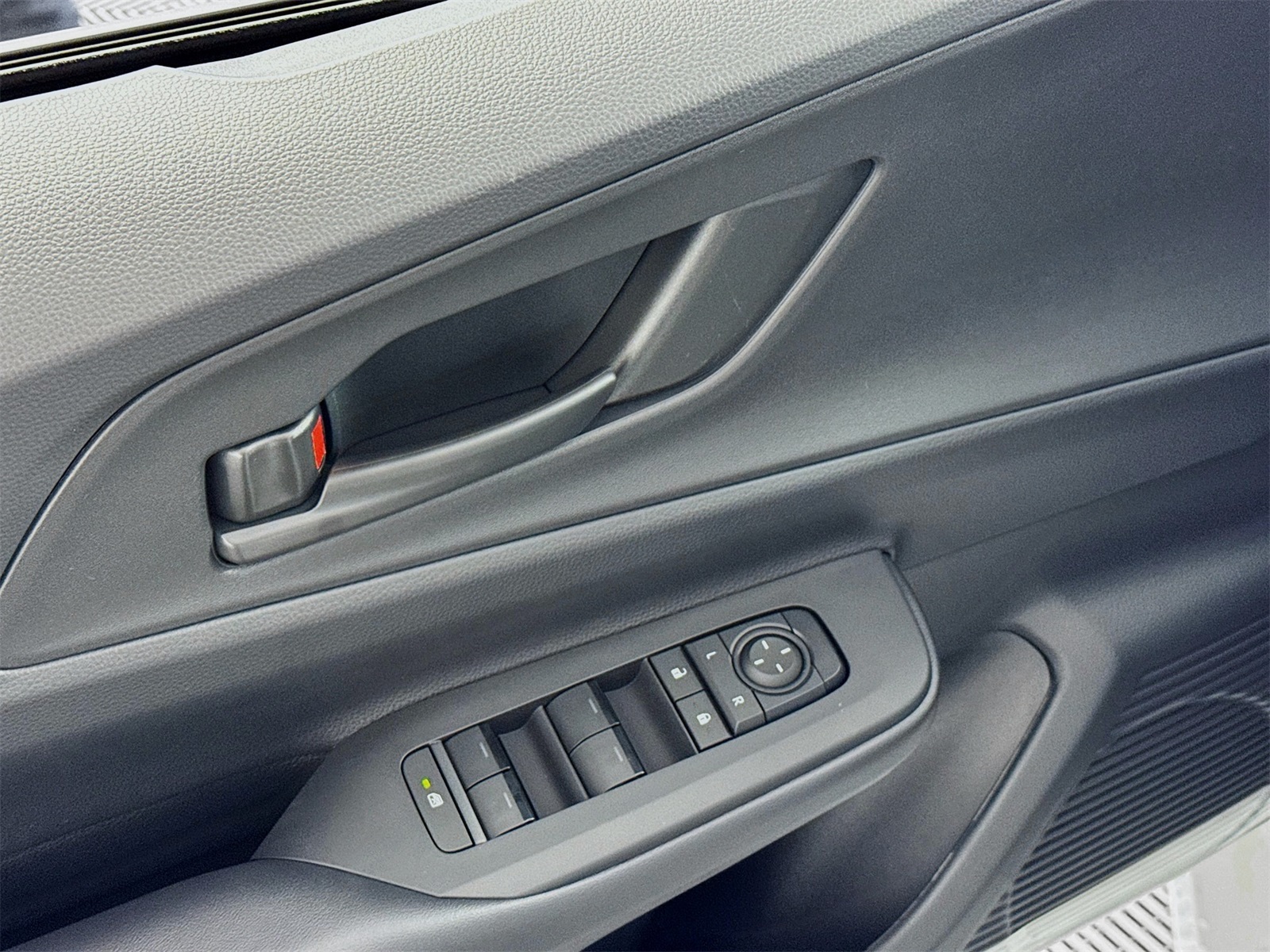 2026 Toyota Prius Plug-in Hybrid SE photo 12