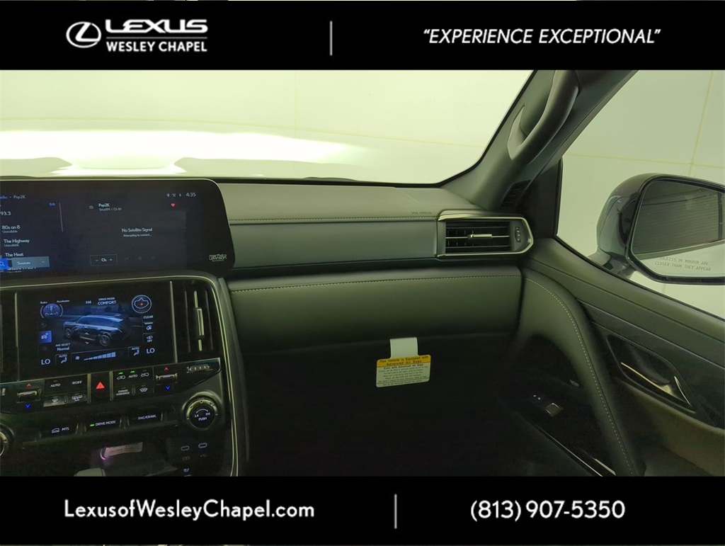2025 Lexus LX photo 12