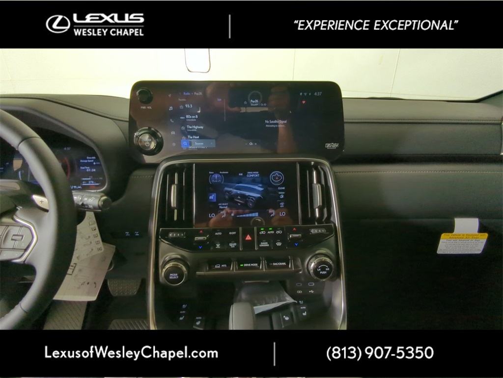 2025 Lexus LX photo 16