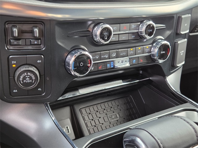 New 2025 Ford F-150 Lariat 4D SuperCrew