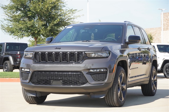 2025 Jeep Grand Cherokee Limited photo 3