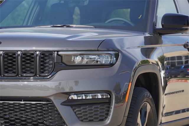 2025 Jeep Grand Cherokee Limited photo 4