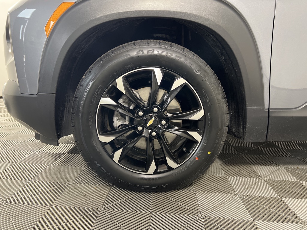 2022 Chevrolet Trailblazer LT photo 2