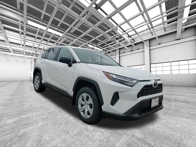 2025 Toyota RAV4 LE's photo
