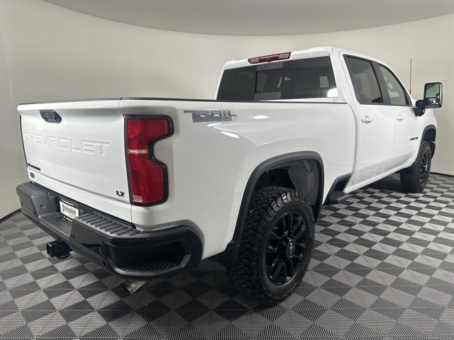 2025 Chevrolet Silverado 2500HD LT photo 2