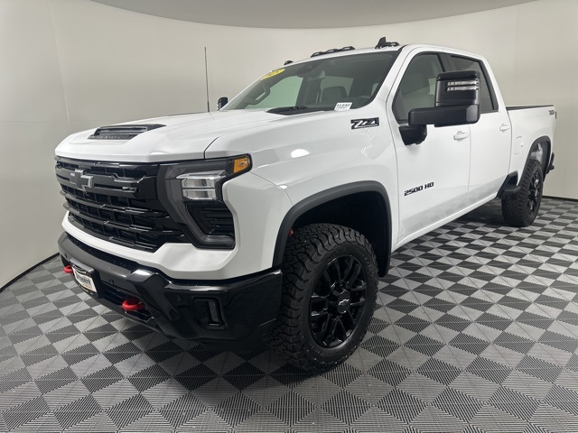 2025 Chevrolet Silverado 2500HD LT photo 4