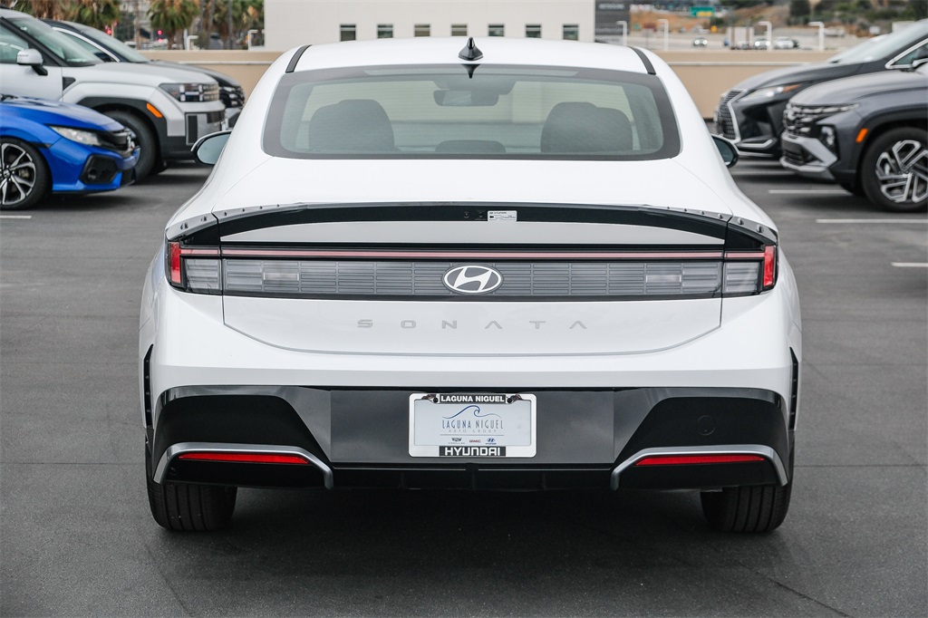 2025 Hyundai Sonata SEL photo 2