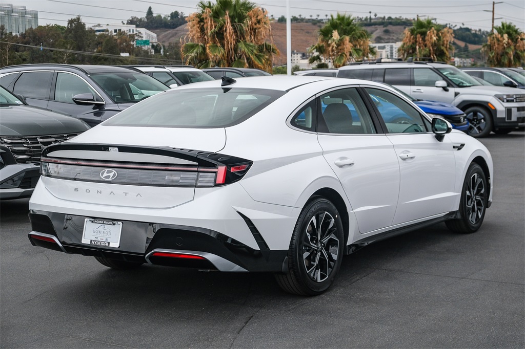 2025 Hyundai Sonata SEL photo 3