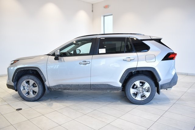 2025 Toyota RAV4 Hybrid XLE photo 3
