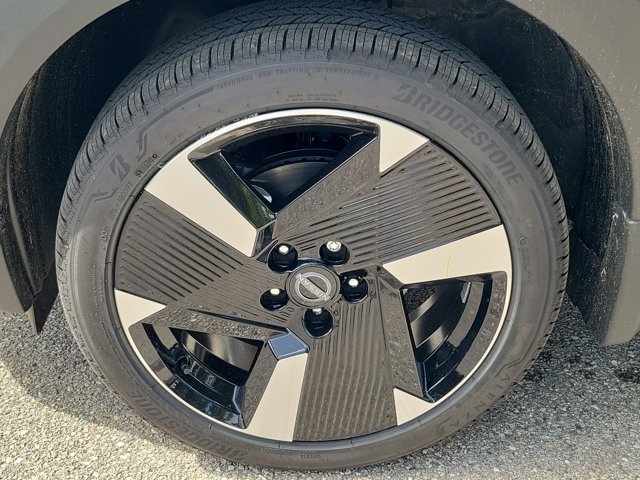 2025 Super Black Nissan Kicks SR FWD SUV